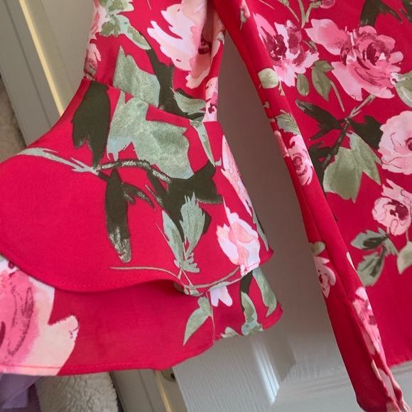 Cute flower button up blouse - Picture 2 of 4